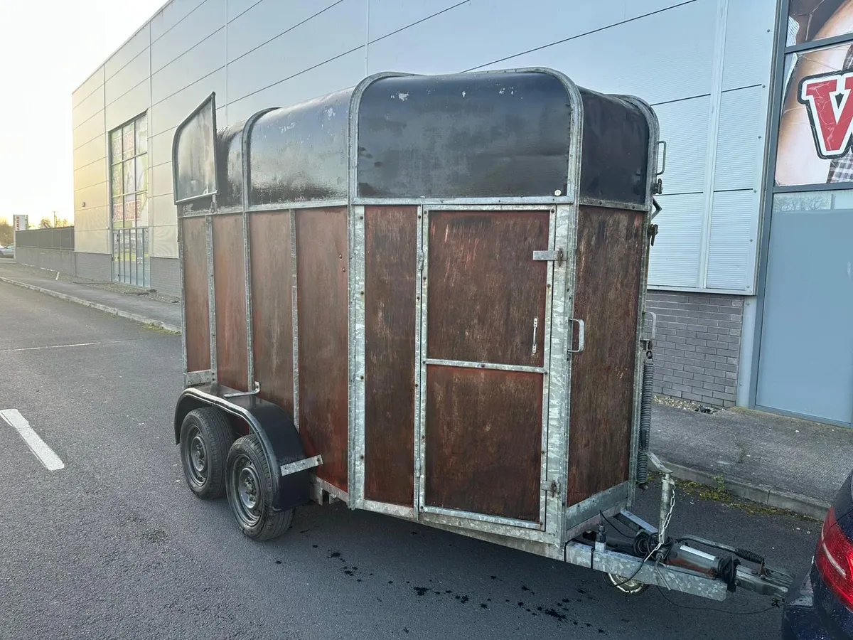 Horse box - Image 1