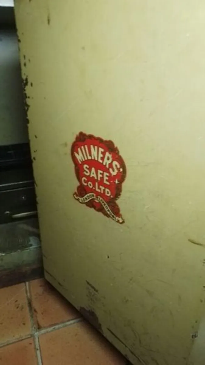 Milners Patent Fire Resisting Special Safe - Image 4