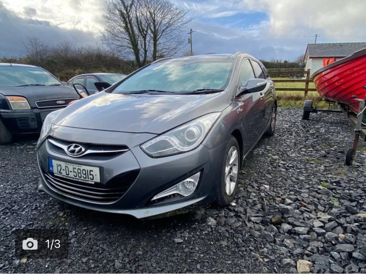 12 Hyundai i40 breaking - Image 1
