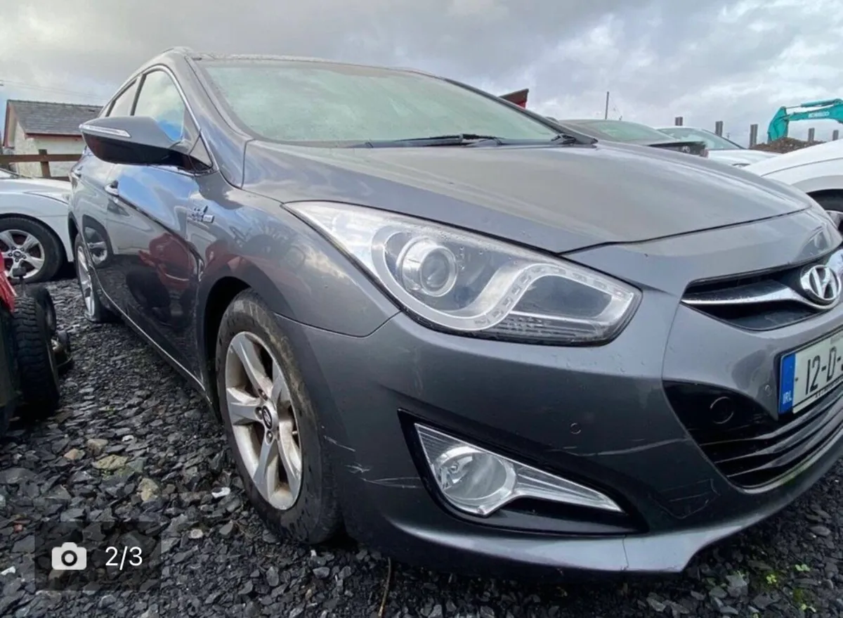 12 Hyundai i40 breaking - Image 2