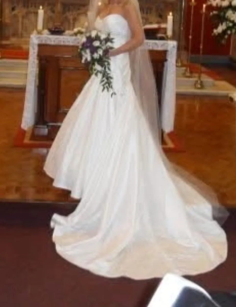 Wedding dress - Image 2