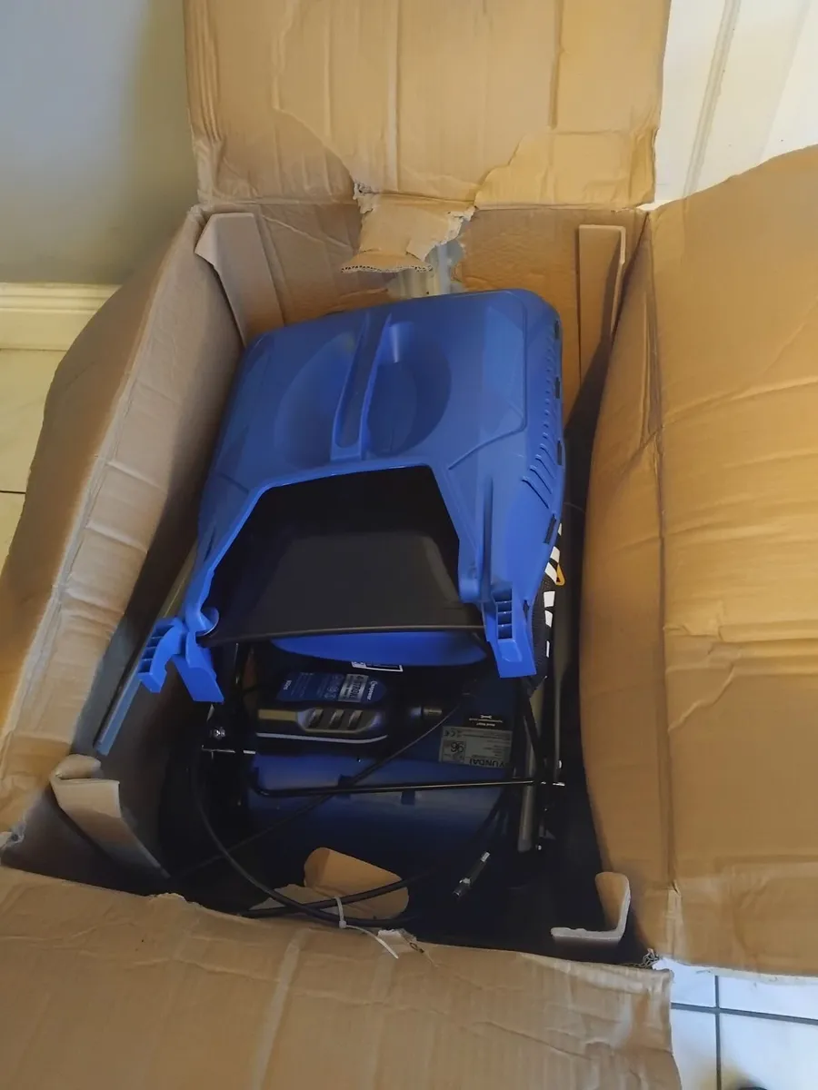 New Hyundai 430sp self-drive lawnmower - Image 3