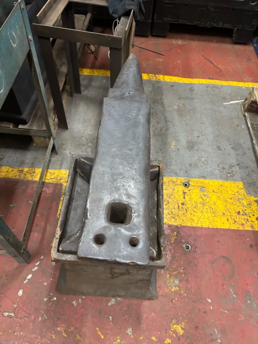 100 kg anvil with a 100 kg stand forged - Image 3