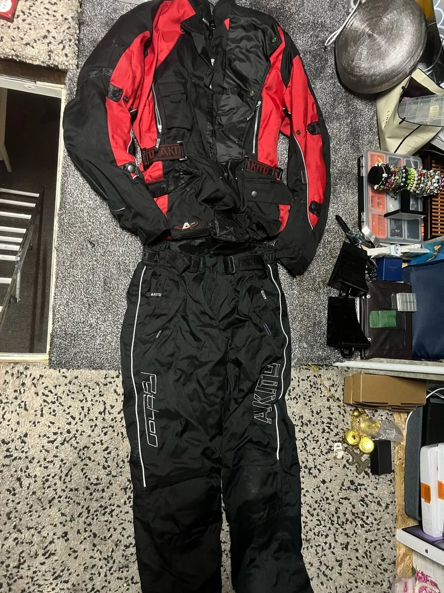 Motor cycle helmet and suit - Image 1