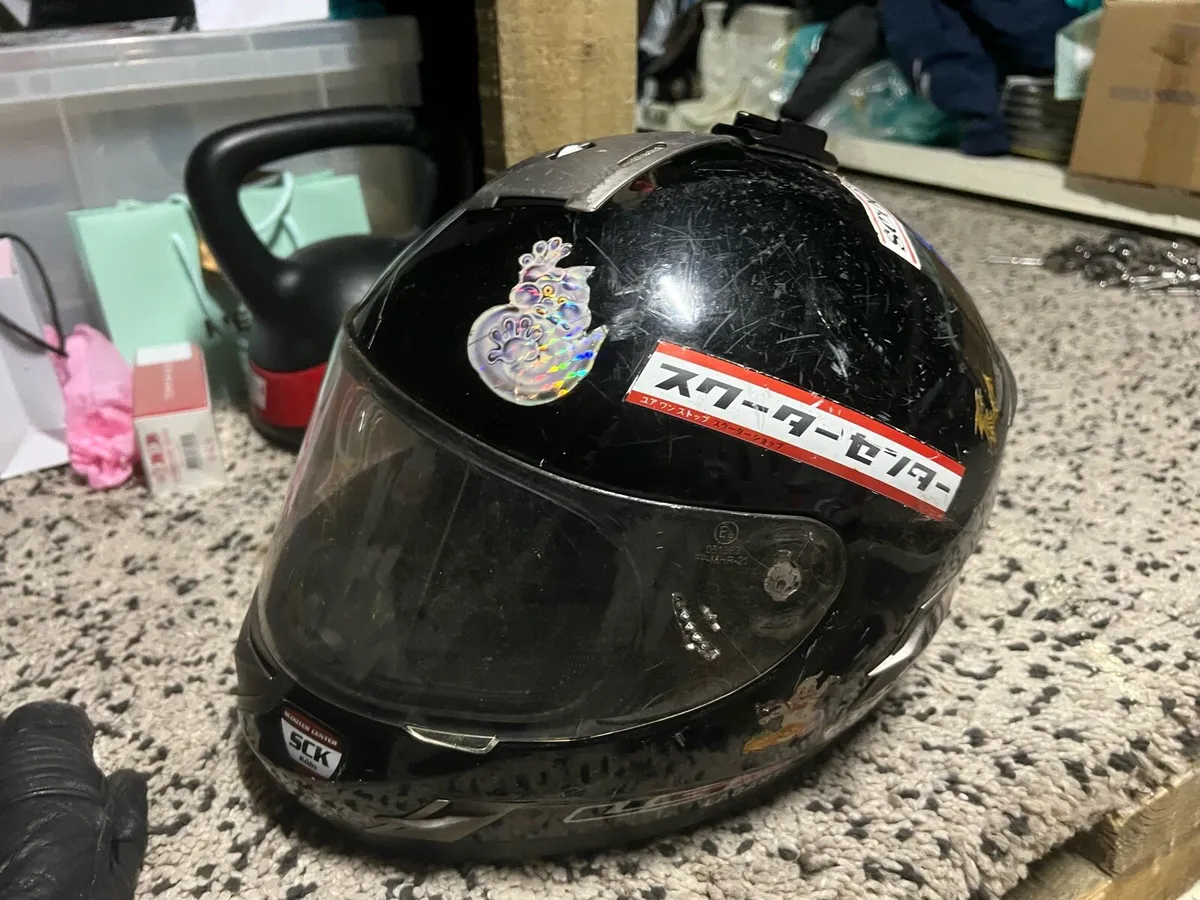 Motor cycle helmet and suit - Image 4