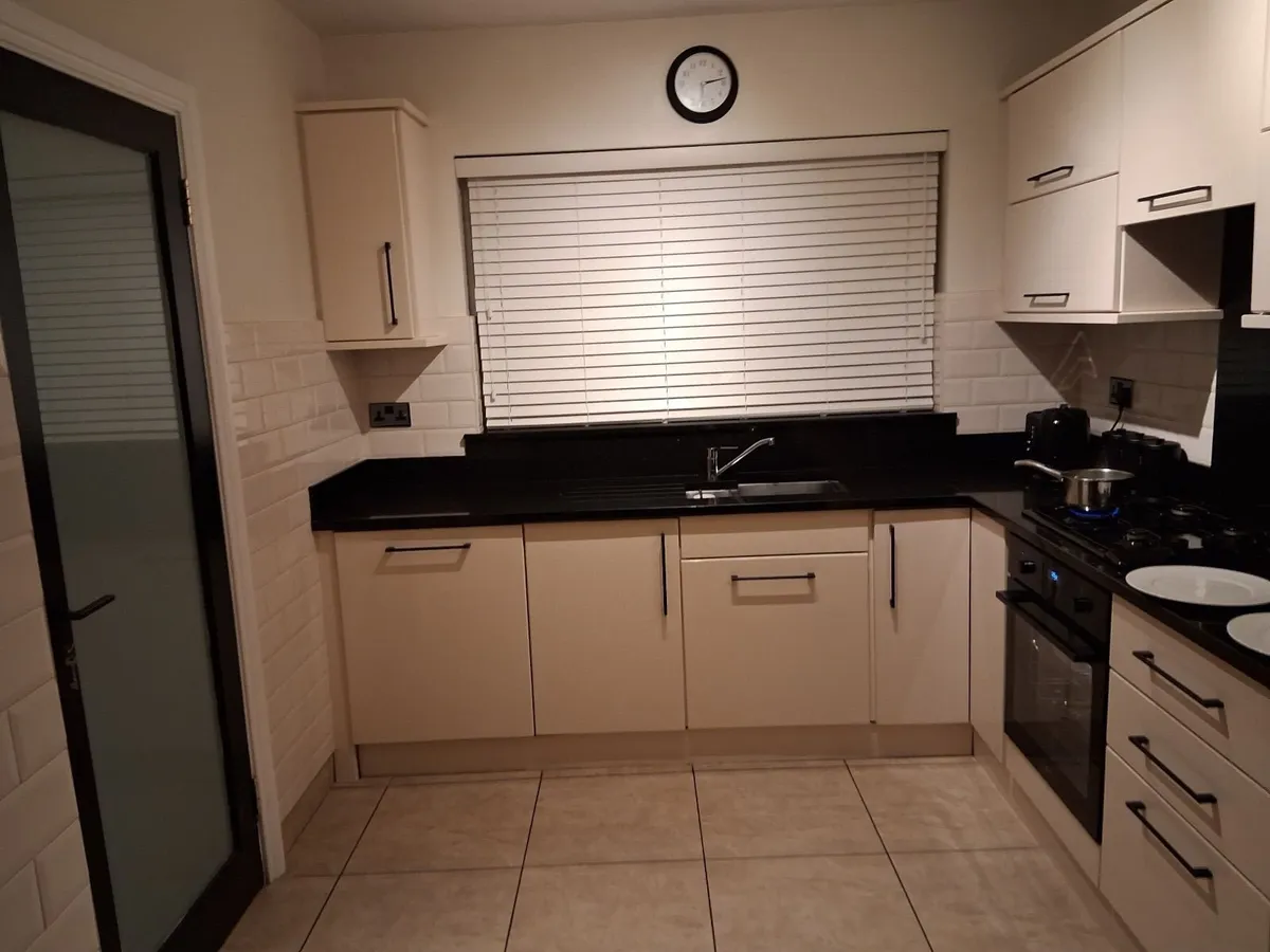Fitted kitchen - Image 1