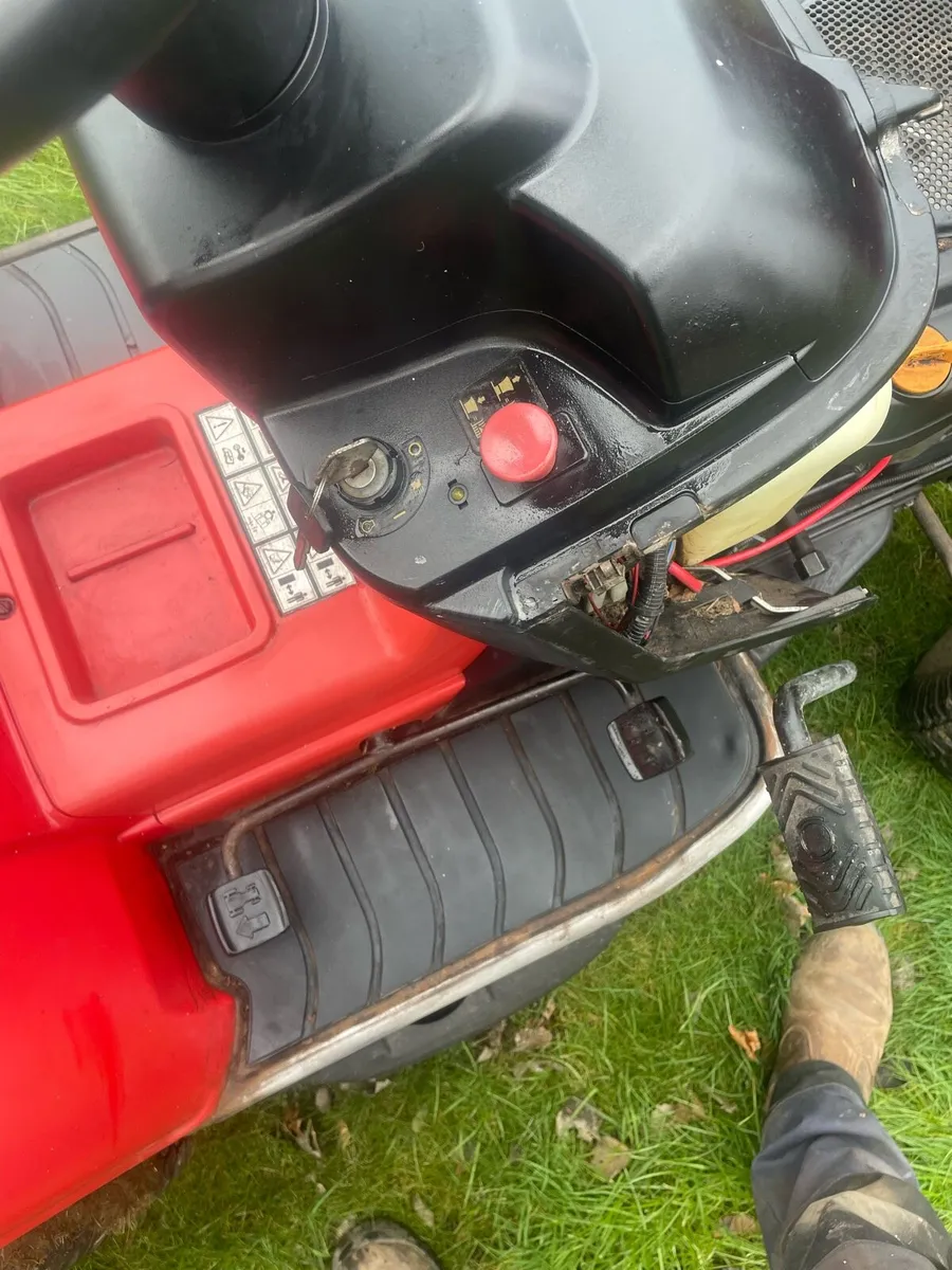 Ride on lawnmower - Image 3