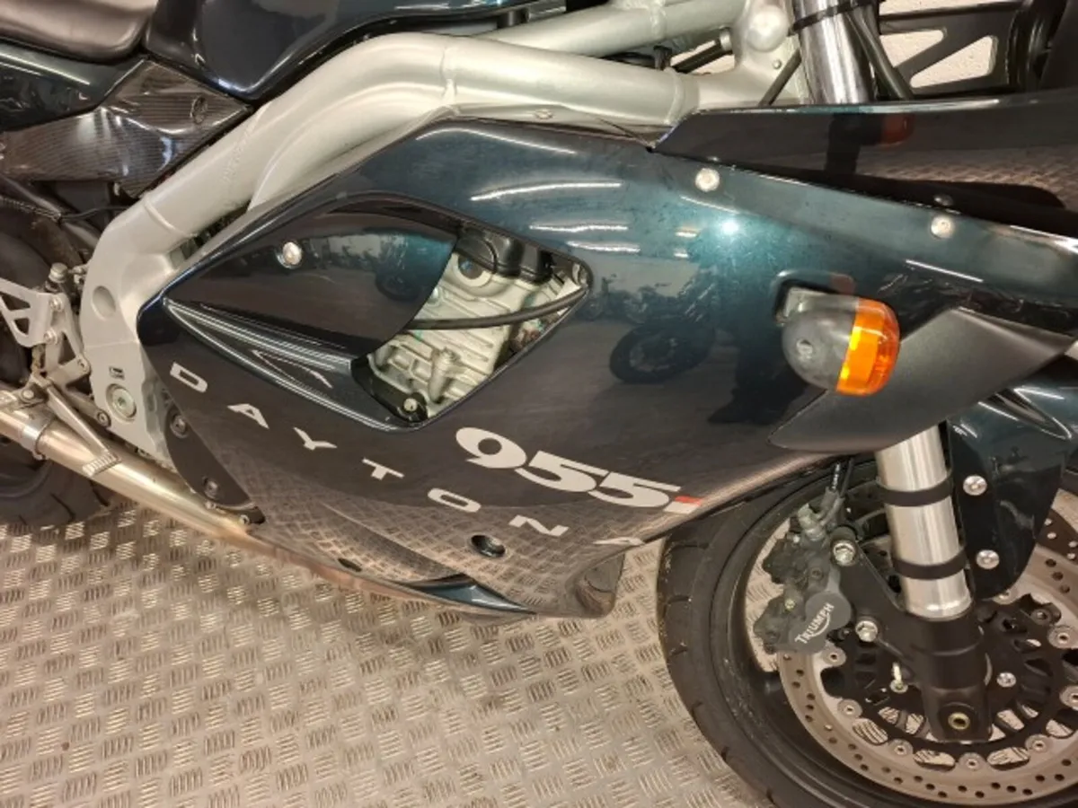 2002 Triumph Daytona 955i centennial edition - Image 4