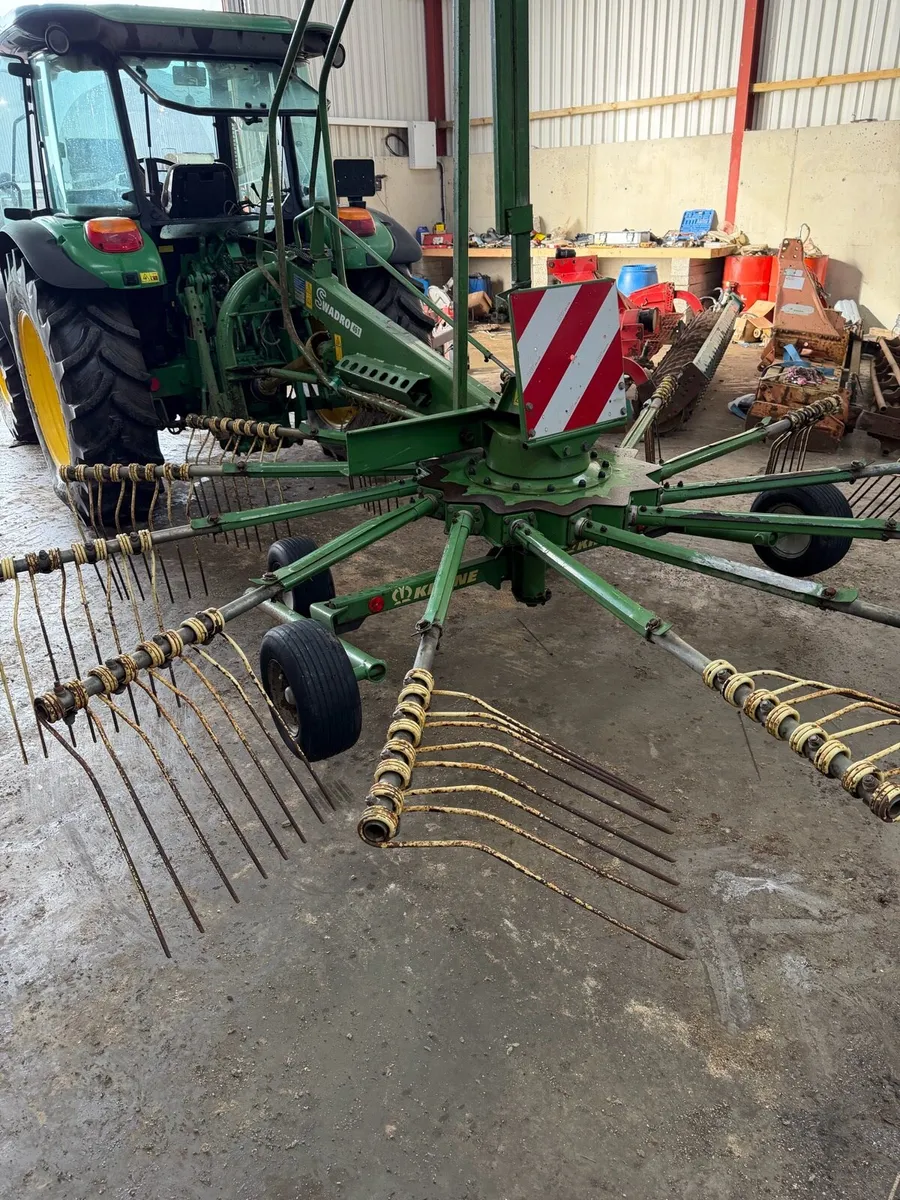 Krone 461 single rotor rake - Image 1