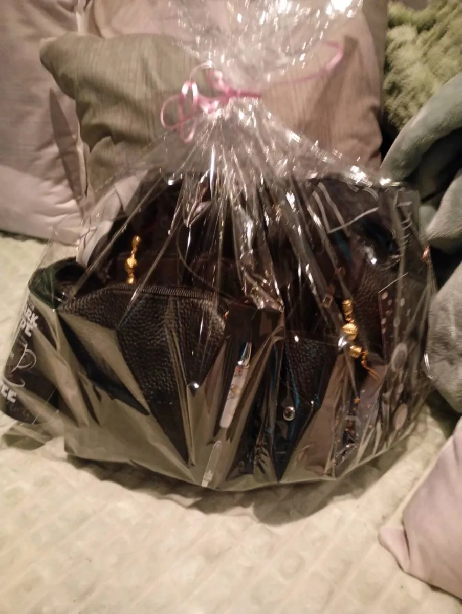 4 woman's  gift hsppers - Image 3