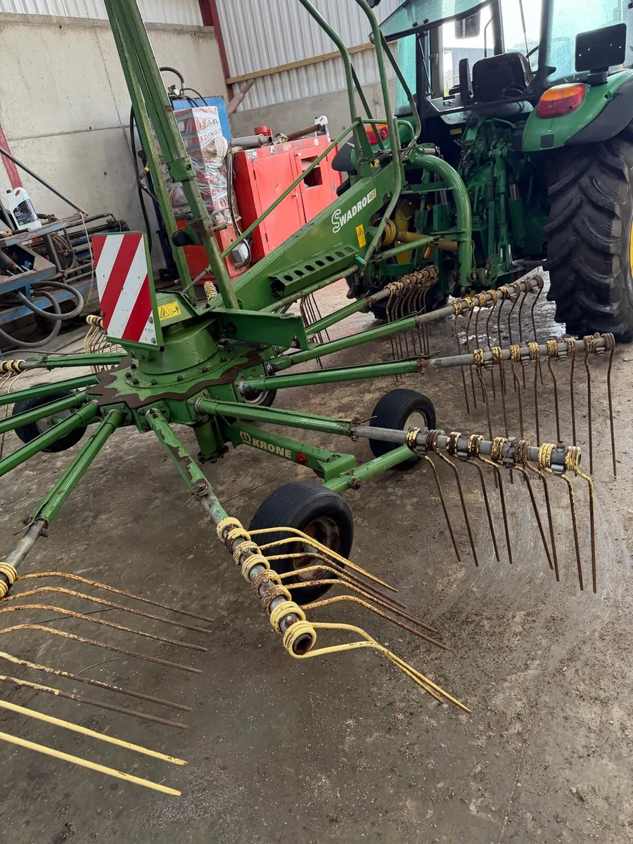 Krone 461 single rotor rake - Image 2