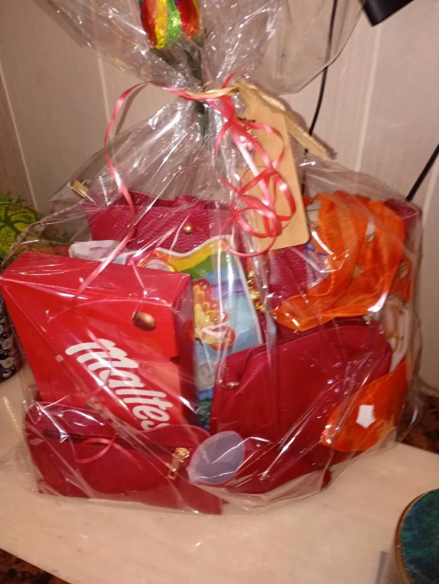 4 woman's  gift hsppers - Image 1