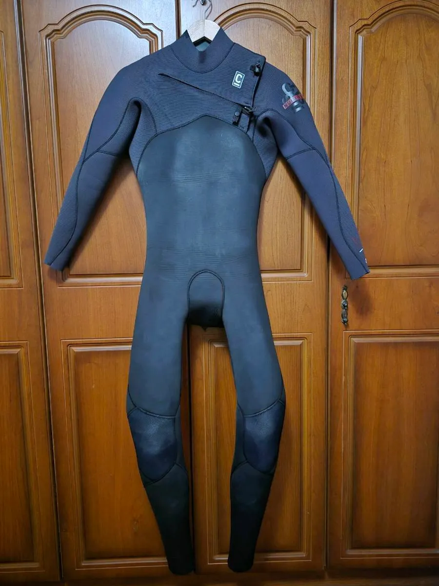 Mens winter wetsuit - Image 1