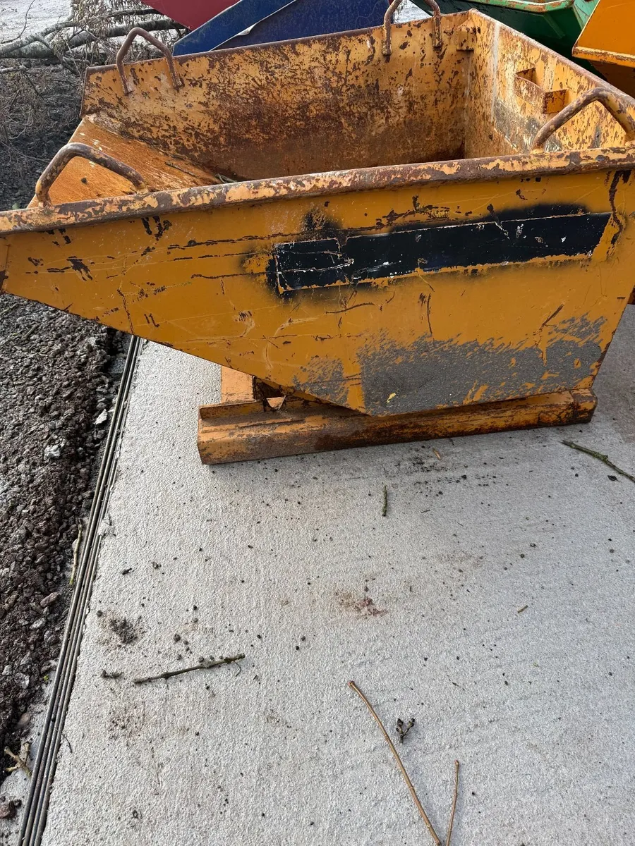Tipping skip - Image 2