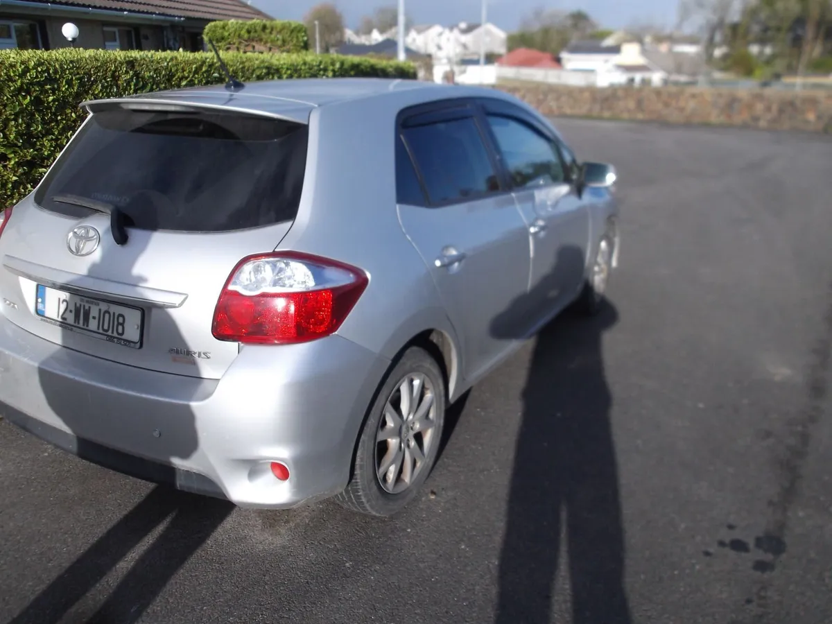 Toyota Auris 2012 - Image 2