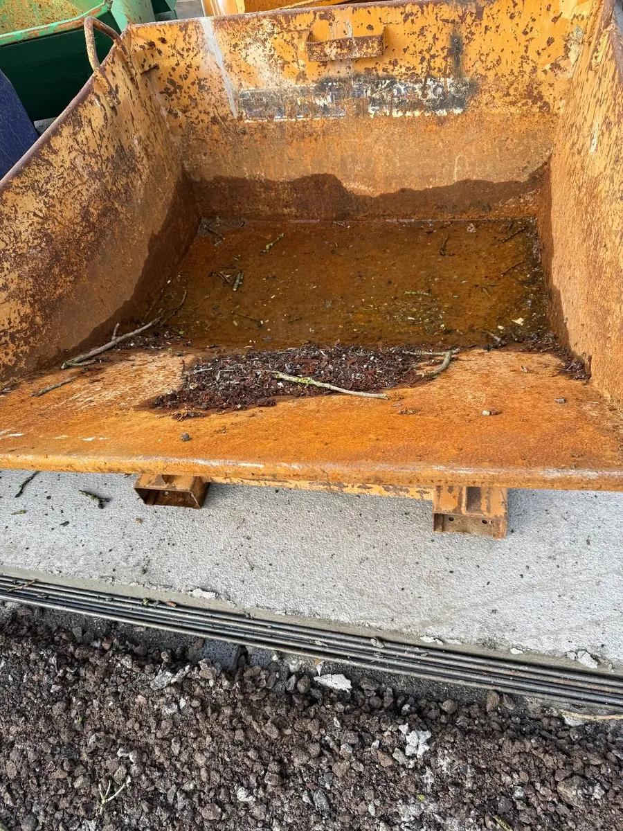 Tipping skip - Image 3