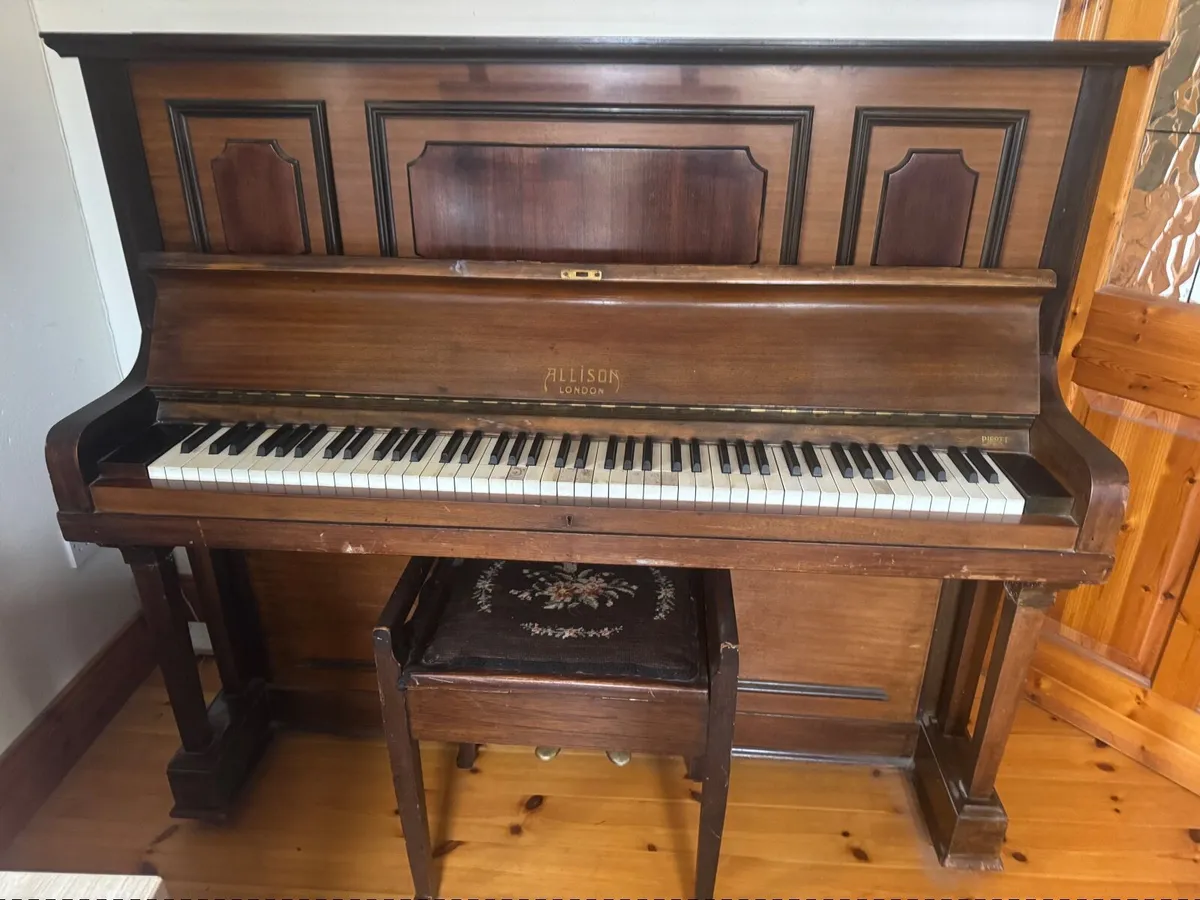 Piano with stool - Image 1