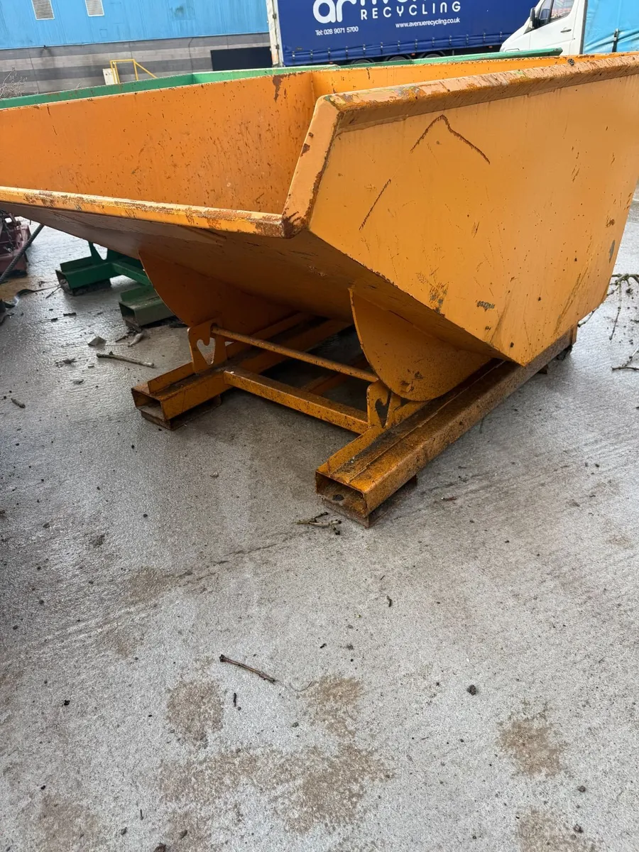 Tipping skip - Image 3