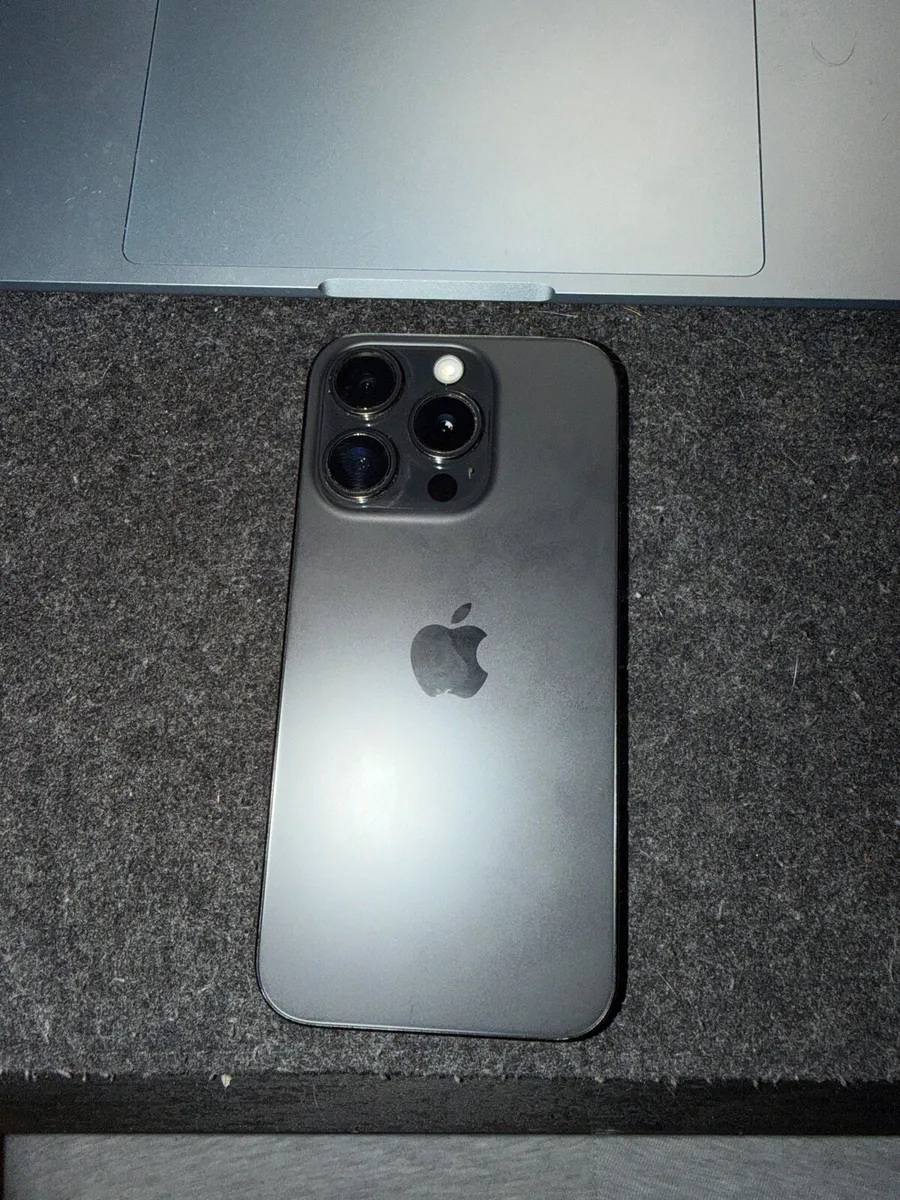 iPhone 15Pro 128gb Black Titanium - Screen Cracked - Image 1