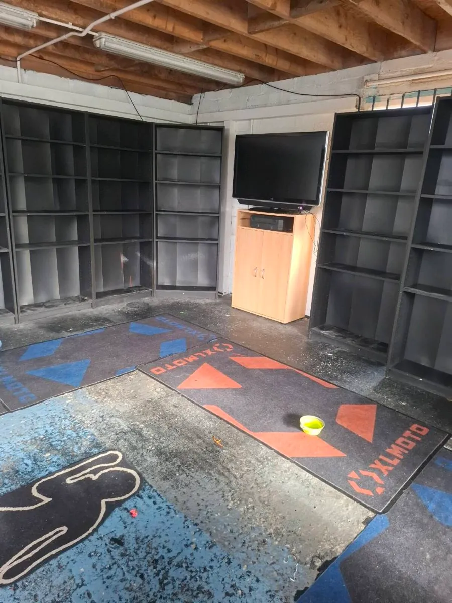 Shop and office furniture - Image 3