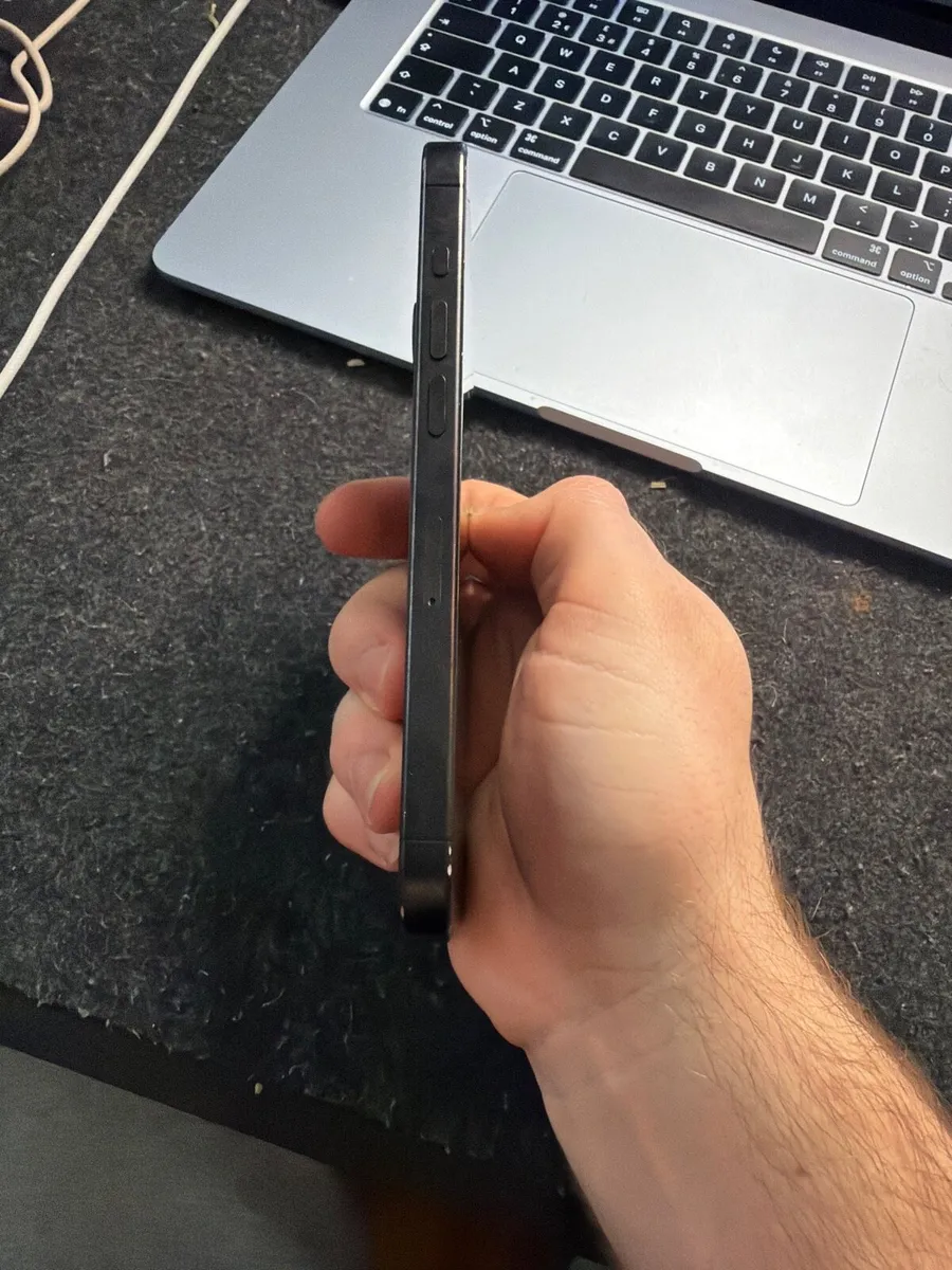 iPhone 15Pro 128gb Black Titanium - Screen Cracked - Image 3