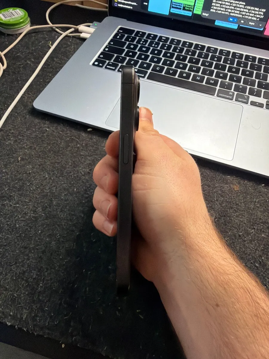 iPhone 15Pro 128gb Black Titanium - Screen Cracked - Image 4