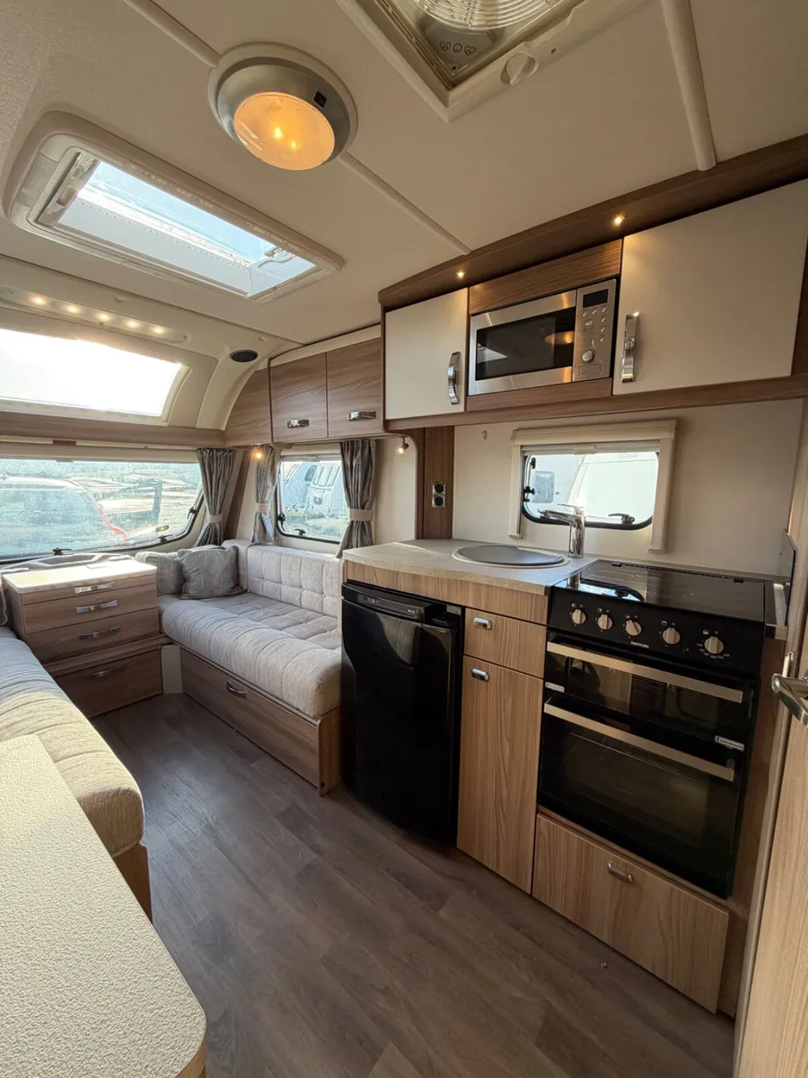 ✨ 2017 Swift Kudos 450-2 2 berth caravan ✨ - Image 3