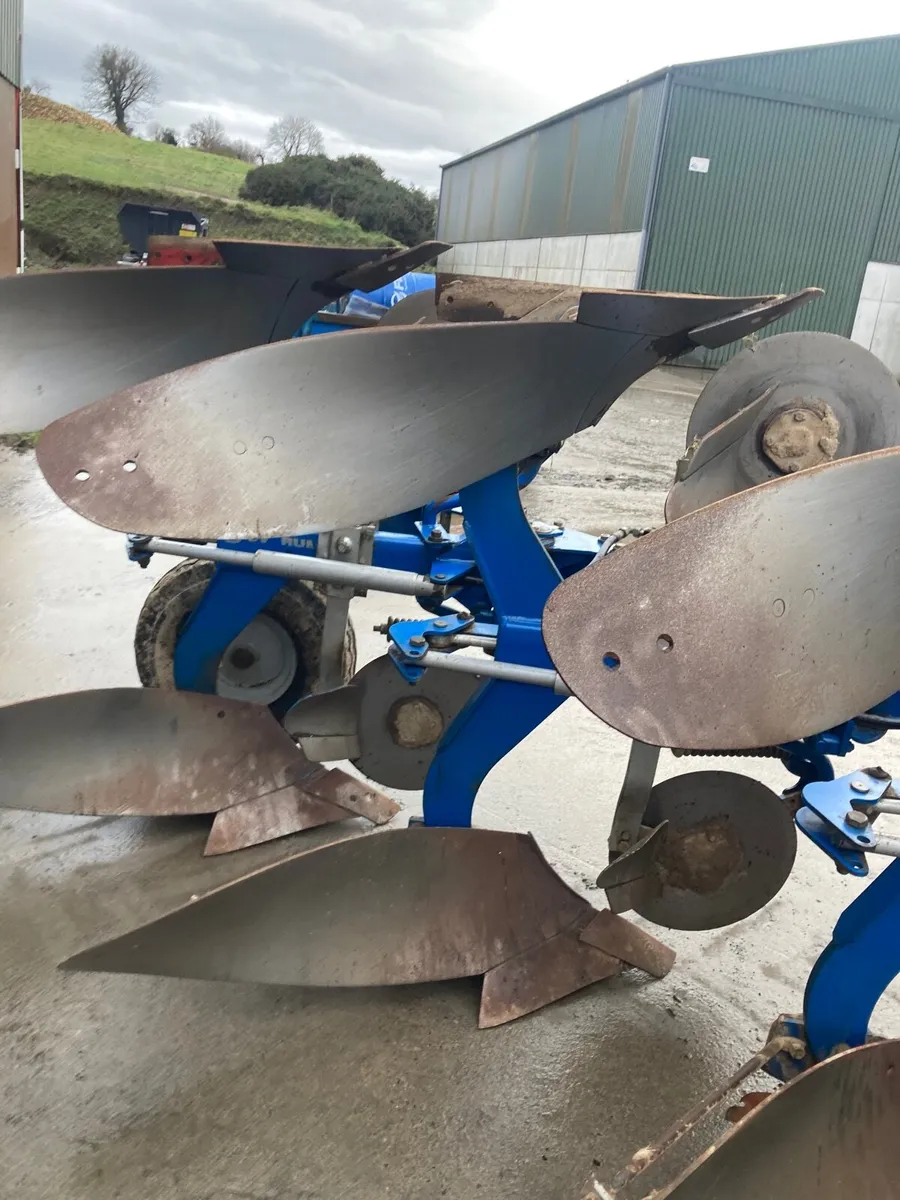 Overum Plough - Hydraulic variwidth - Image 3