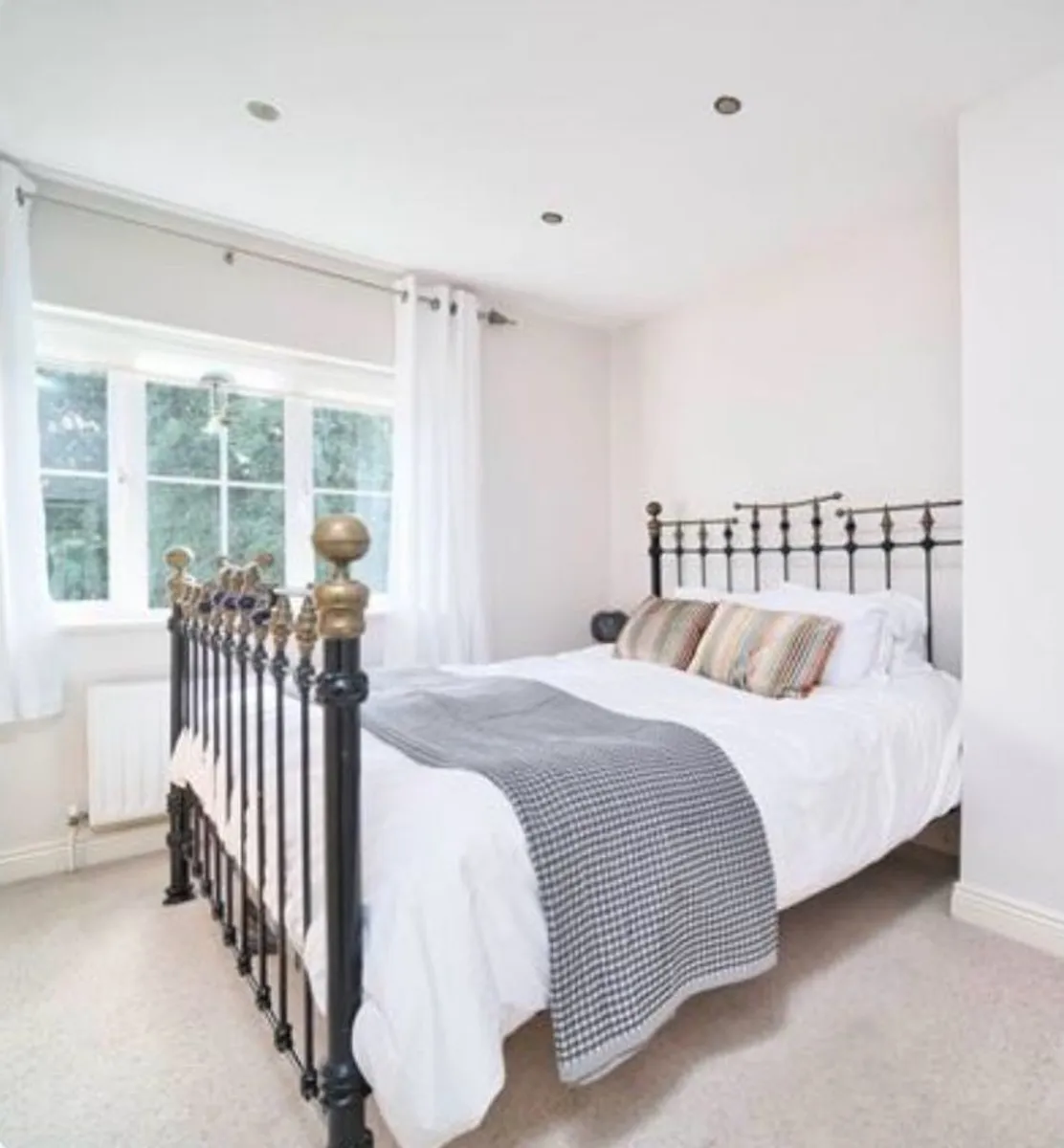 Cast Iron bed - superking size - Image 1