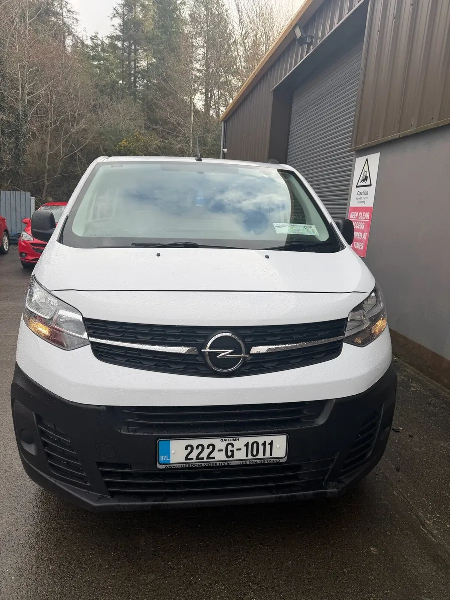2022 Opel Vivaro 9 Seater bus - Image 4