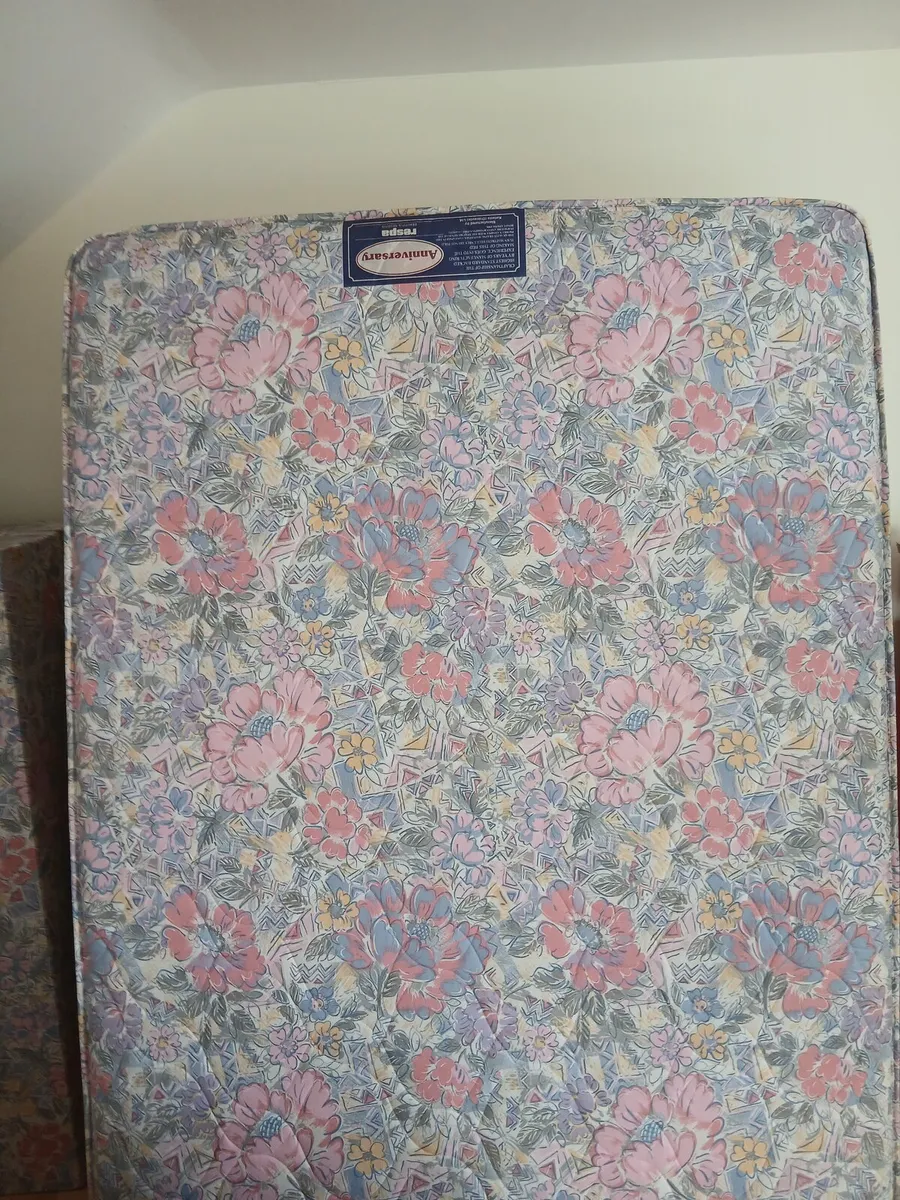 Double divan beds - Image 1