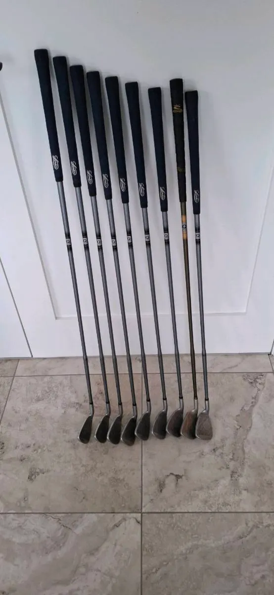 Set of golf irons - Image 1