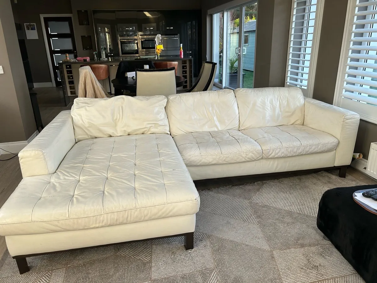 L shaped couch - Image 1