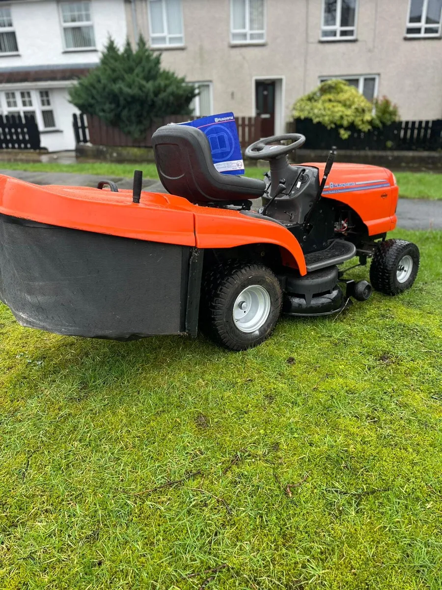 Husquvarna petrol ride on lawnmower - Image 3