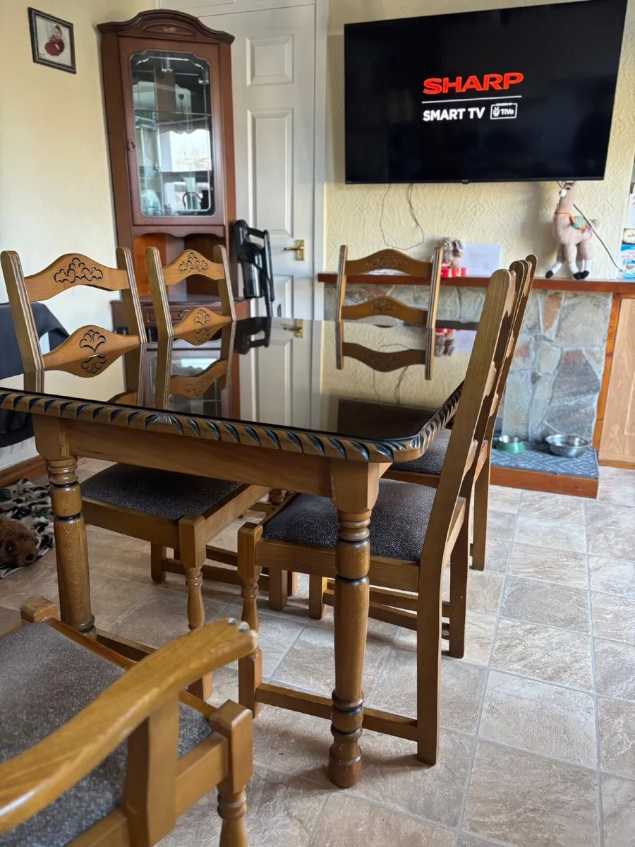 Kitchen table - Image 1