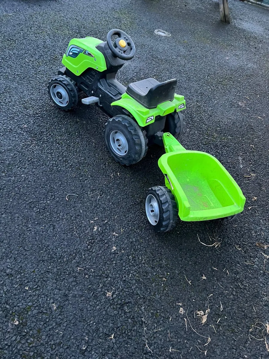 Pedal tractor for children - Image 2