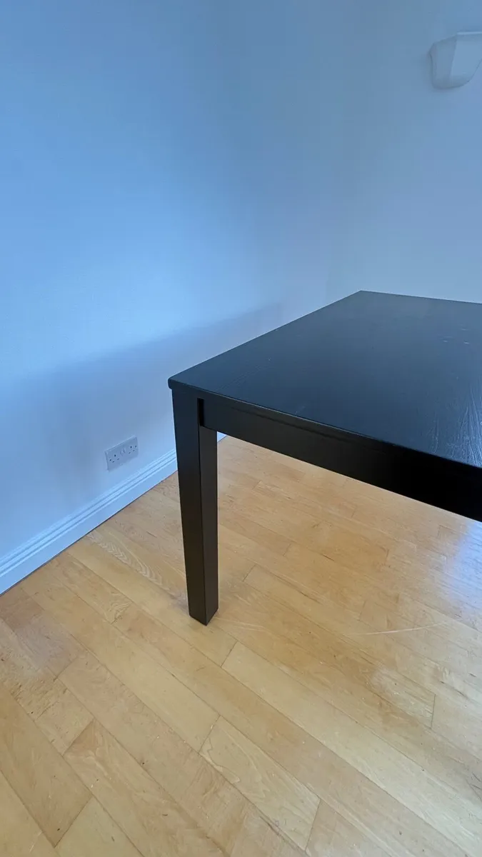 Dining table - Image 1