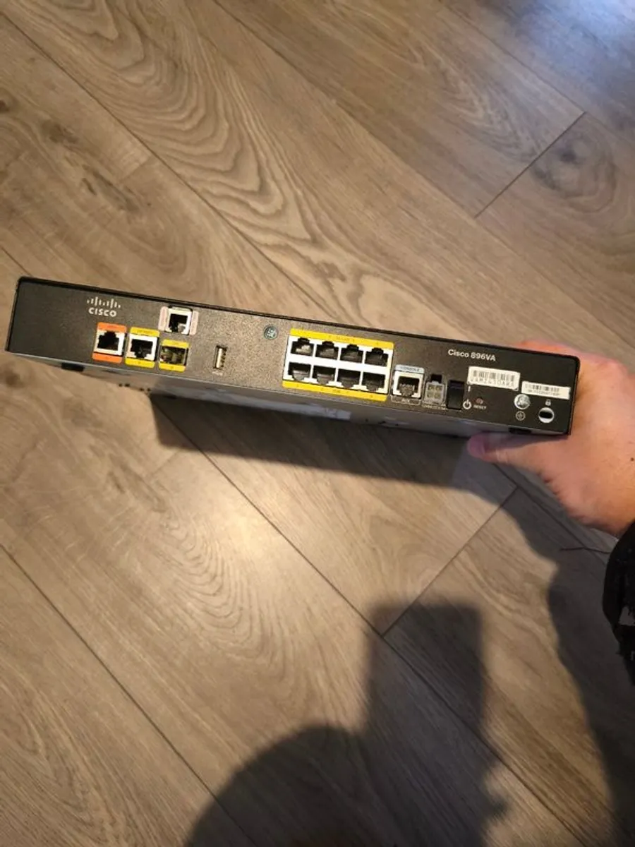 Cisco Router 896VA - Poe (CCNA Lab) - HP Elitebook G5 13.3" i5. - Image 1
