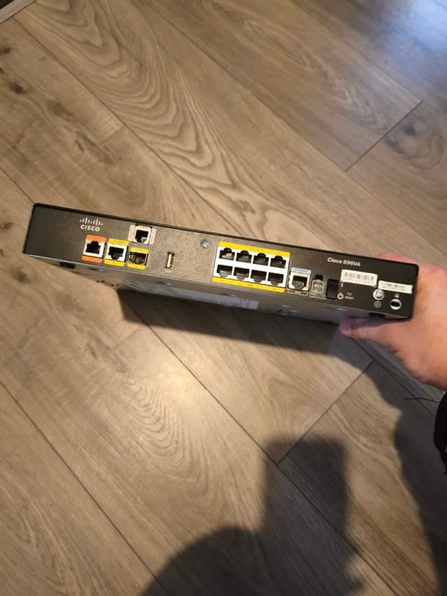Cisco Router 896VA - Poe (CCNA Lab) - HP Elitebook G5 13.3" i5. - Image 2