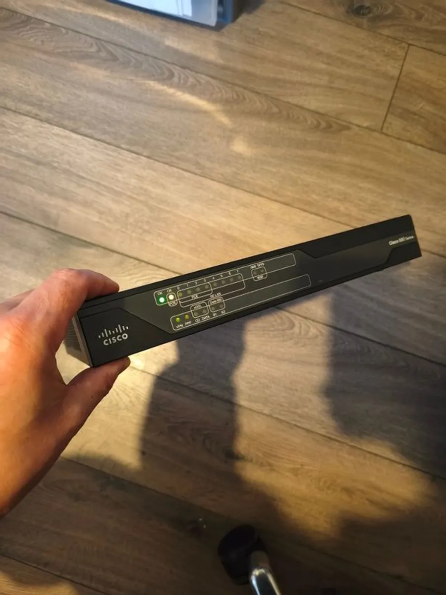 Cisco Router 896VA - Poe (CCNA Lab) - HP Elitebook G5 13.3" i5. - Image 3