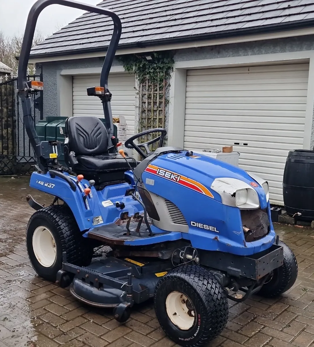 ISEKI Compact Tractor Ride on Mower Lawnmower - Image 2