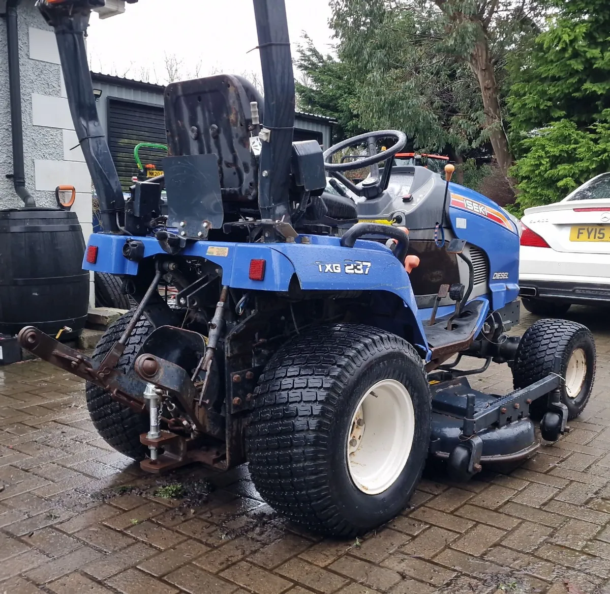 ISEKI Compact Tractor Ride on Mower Lawnmower - Image 4