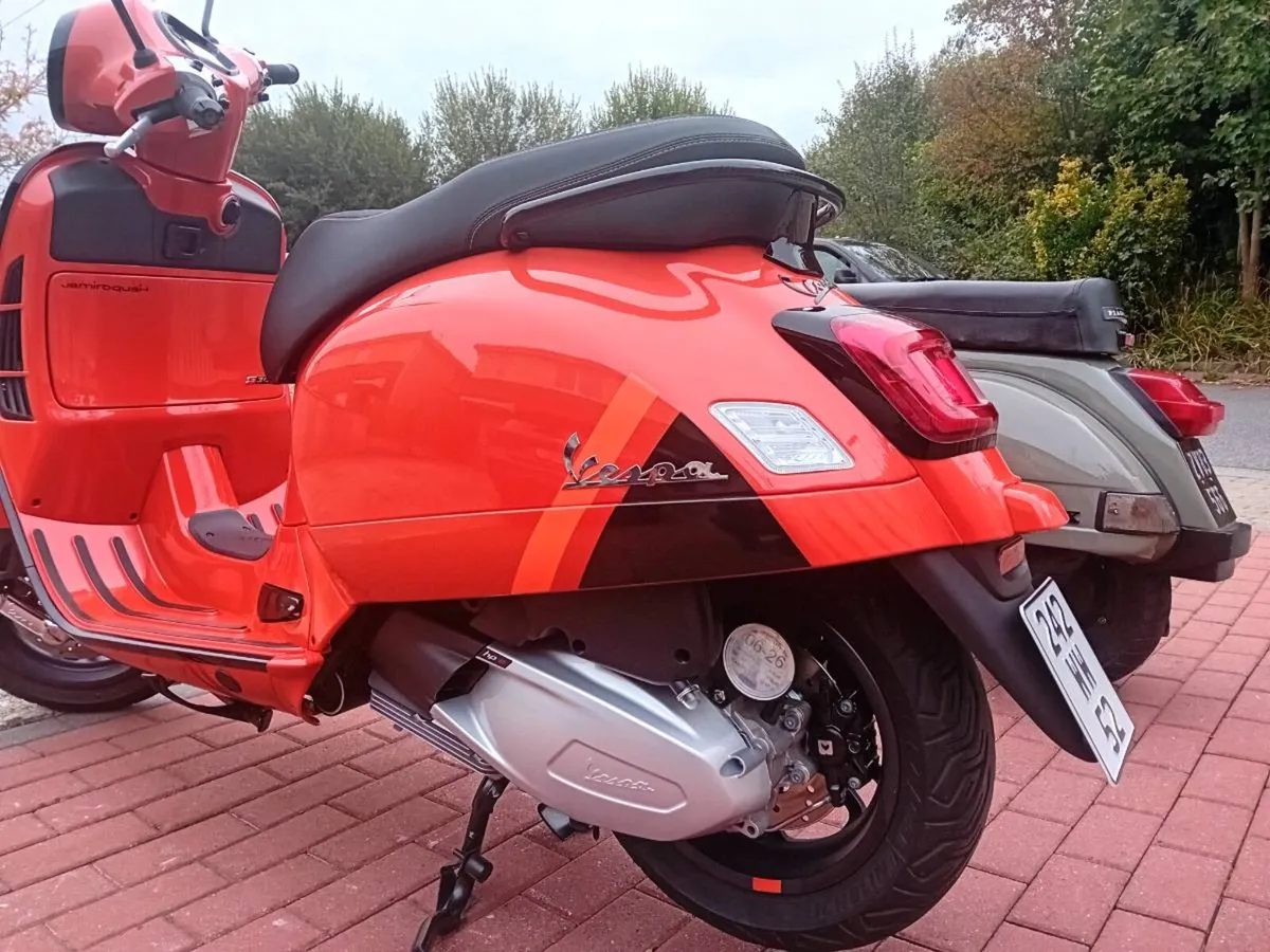Vespa GTS 300s - Image 2