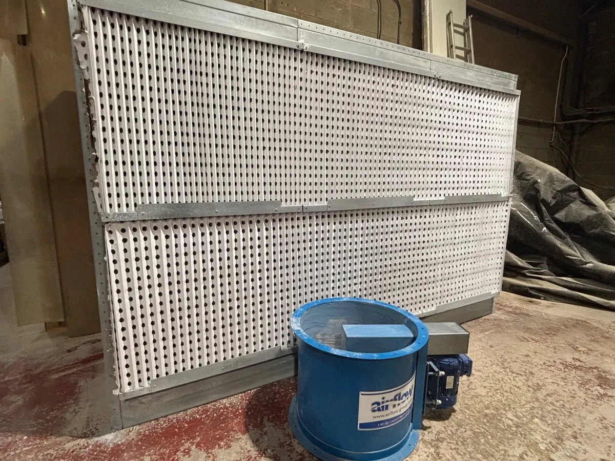 Airflow 3 Metre Dry Spray Booth Like New - Image 1