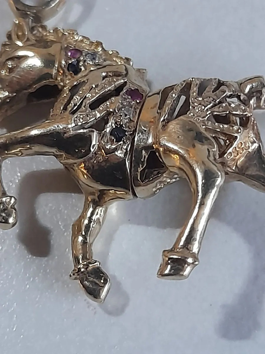 9ct gold horse hallmarked - Image 3