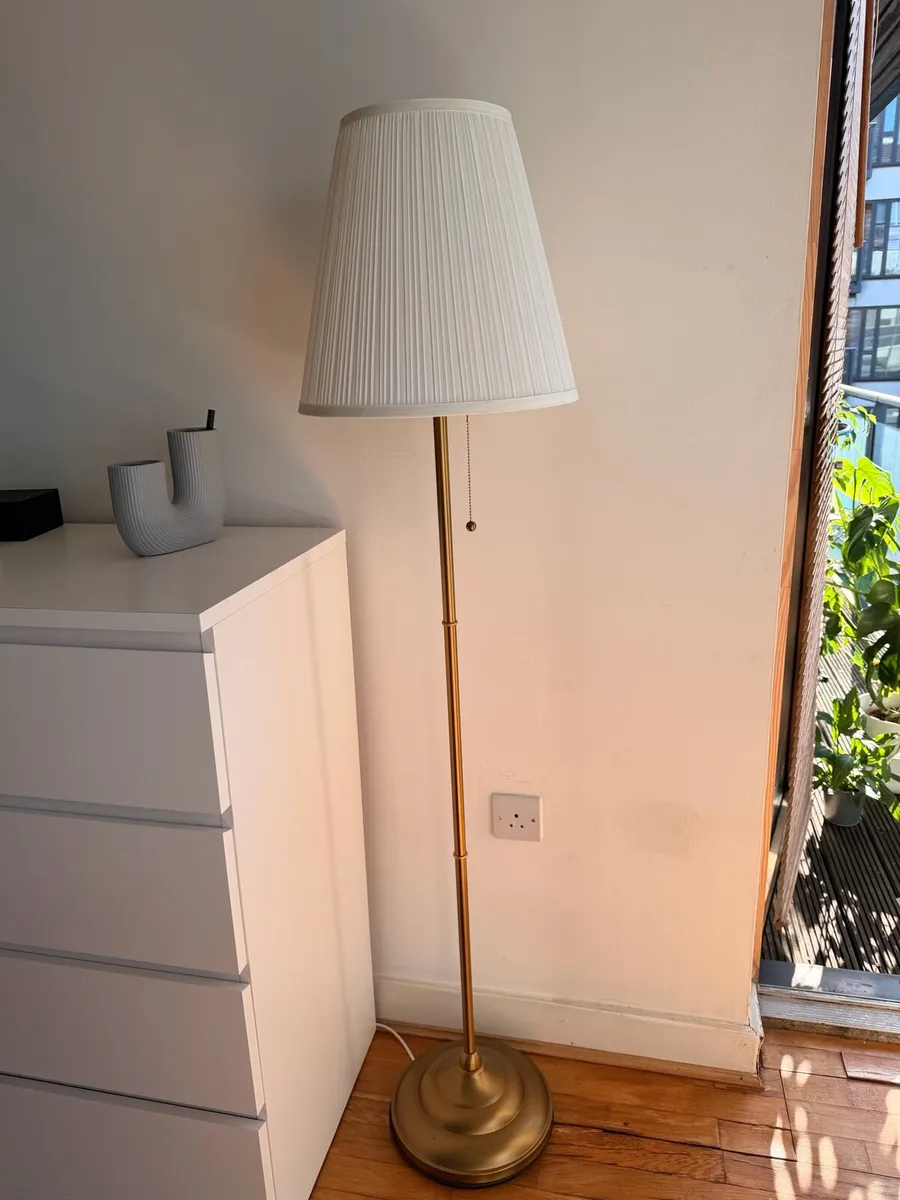 Floor lamp