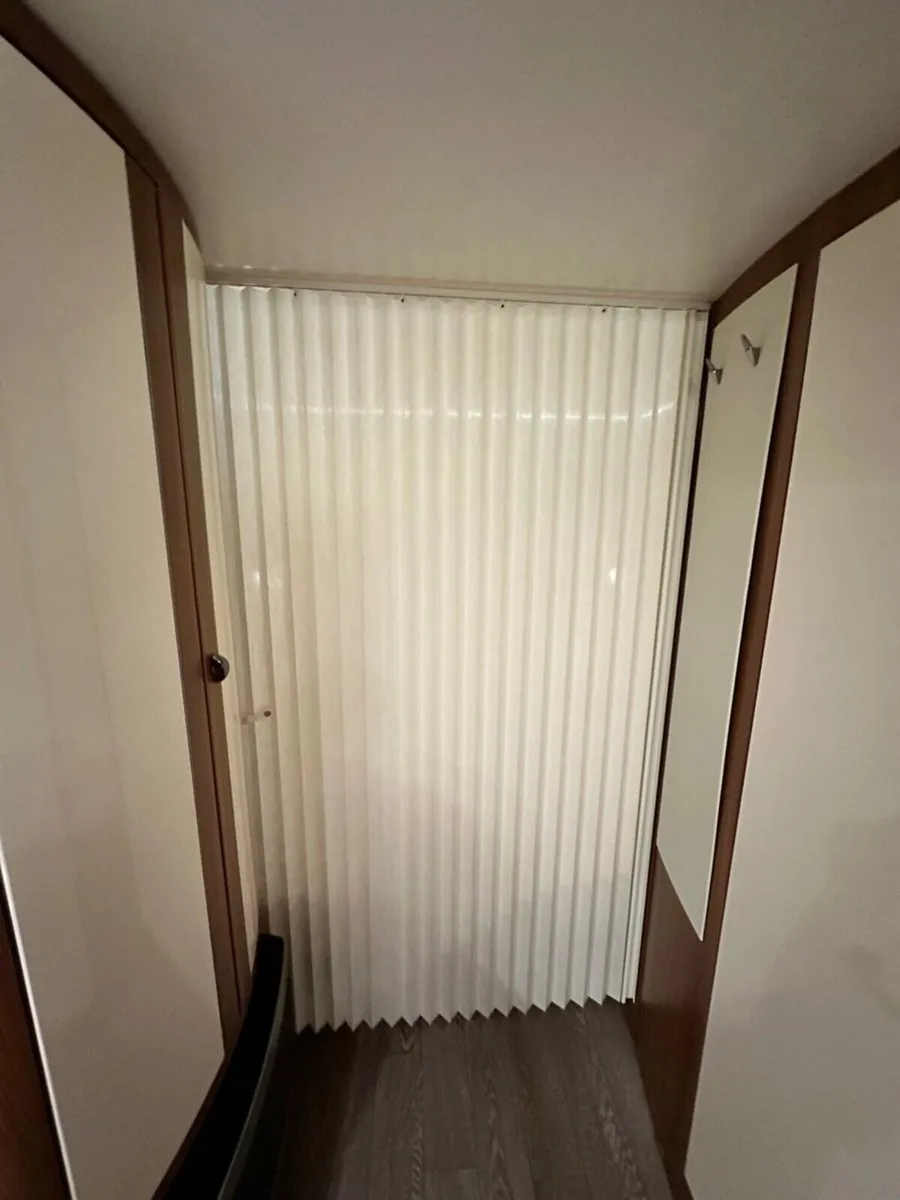 Luxury off-grid caravan - Image 4