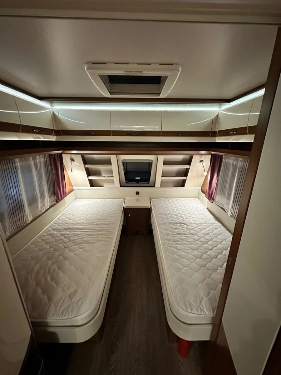 Luxury off-grid caravan - Image 3