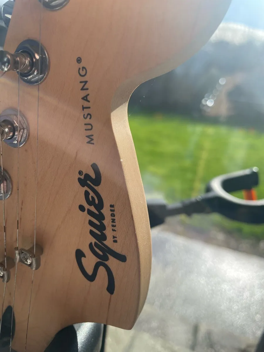 Fender Squier Mustang - Image 3