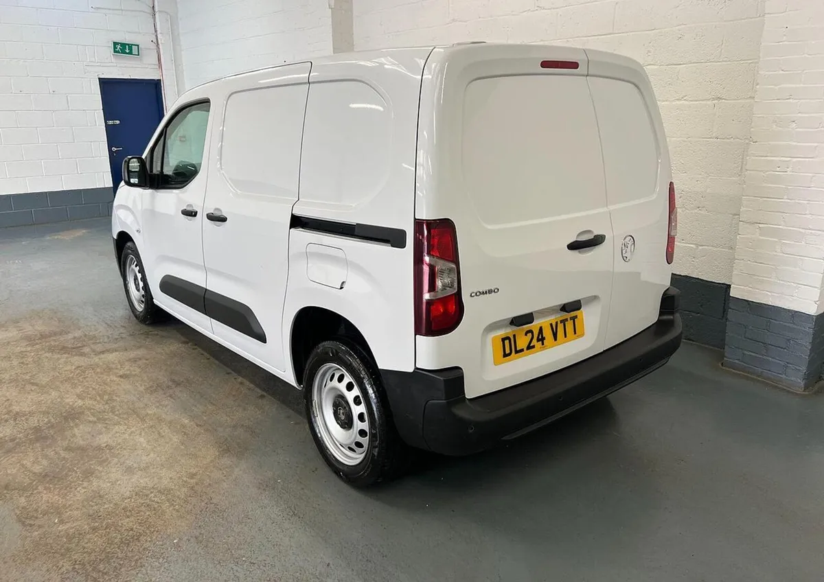 2024 Vauxhall Combo Panel Van - Image 3